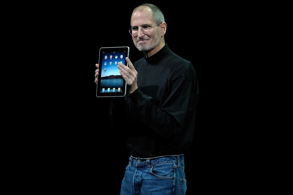 Один из первых «референсов» нормкора – CEO Apple Стив Джобс, 1983 г.