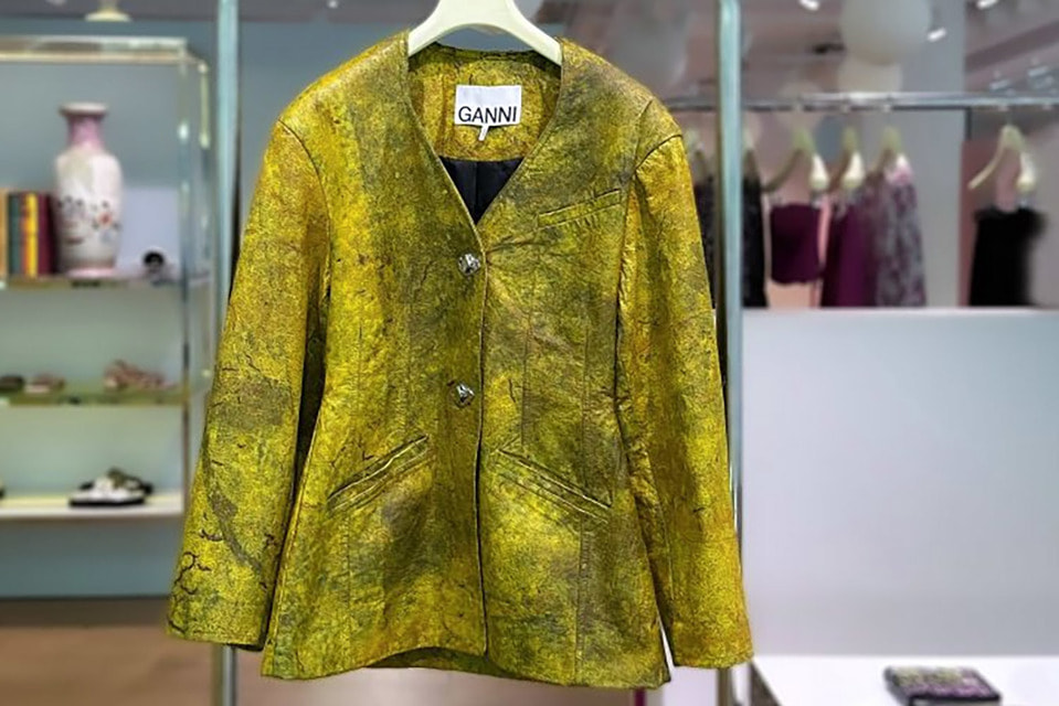 Пока куртка выпущена в одном экземпляре, но массовые продажи уже намечены на 2024 год