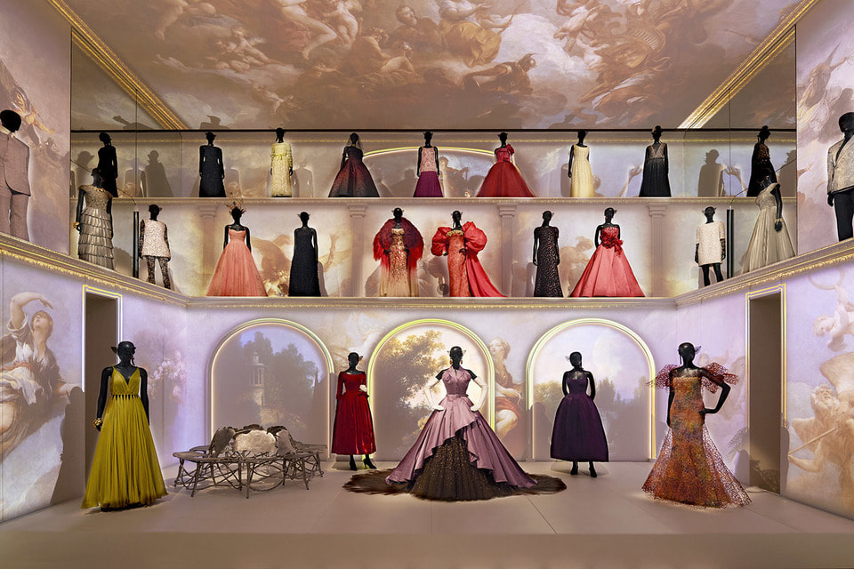 А это коллекция бальных платьев Dior