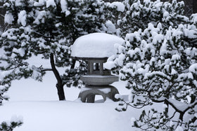Зима – сезон любования снегом, считают в Японии. Для этого предназначен даже особый объект – фонарь юкими