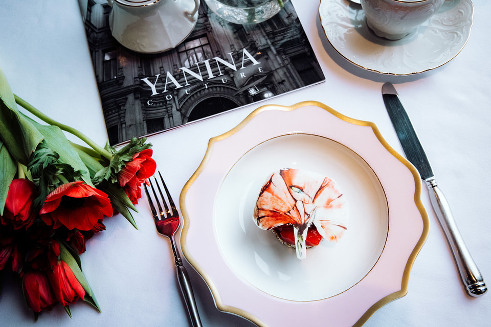 Десерт «Маки» по мотивам коллекции Yanina Couture весна-лето 2023