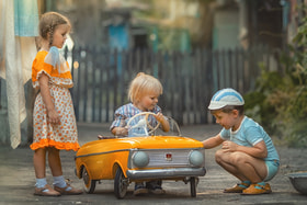 Детский педальный автомобиль АЗЛК из коллекции Олега Багрова
