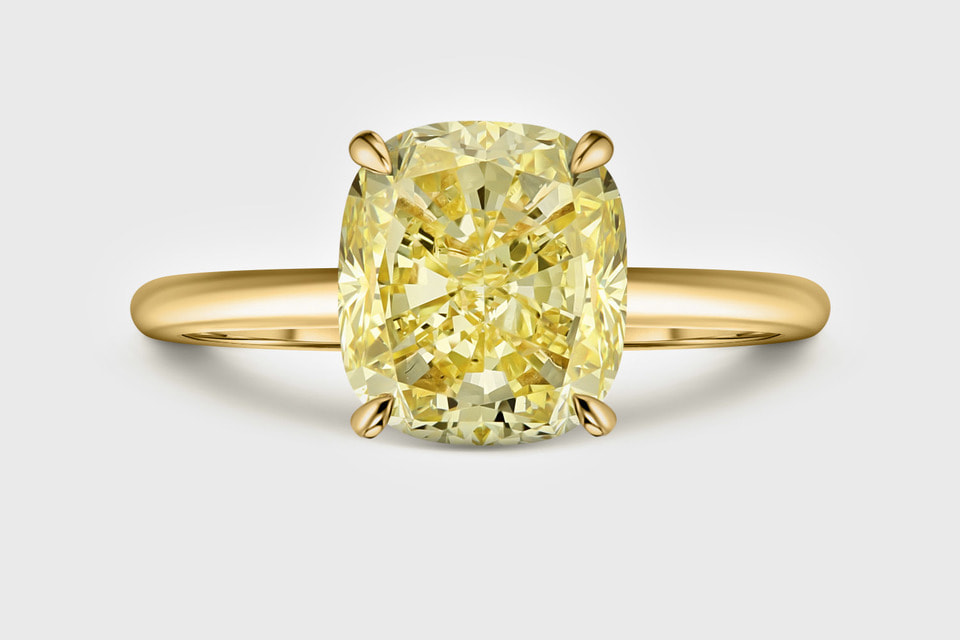 Кольцо с желтым бриллиантом «подушка» 3,76 карата