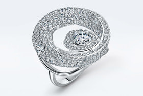 Кольцо «Пируэт» в виде спирали из белого золота и бриллиантов