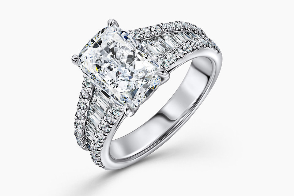 Кольцо Royal Diamond с бриллиантовым «кушоном» 3,22 карата