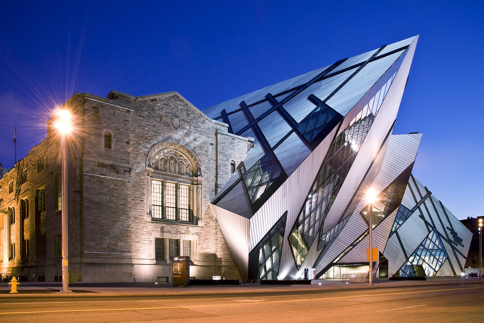Вот такой «кристалл» пристроен к зданию музея в Торонто