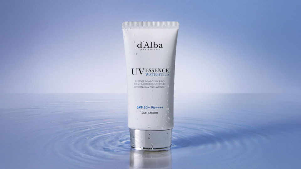 Ультралегкий солнцезащитный крем-эссенция Waterfull Essence Sun cream SPF50+ PA++++ 